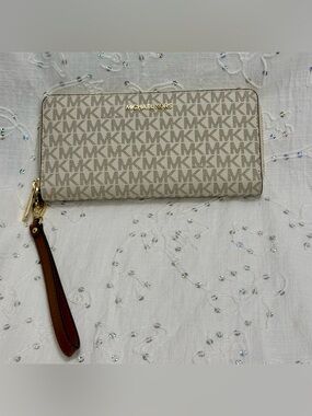 Michael Kors Jet Set Travel Large Continental Wristlet Wallet Vanilla Logo